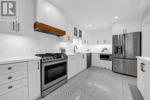 5253 Bushelgrove Circle, Mississauga, ON - Indoor Photo Showing Kitchen With Upgraded Kitchen