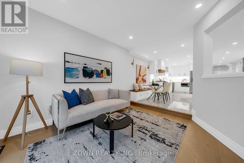 5253 Bushelgrove Circle, Mississauga, ON - Indoor Photo Showing Living Room
