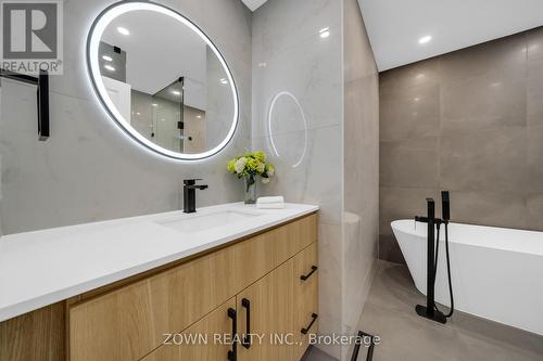 5253 Bushelgrove Circle, Mississauga, ON - Indoor Photo Showing Bathroom