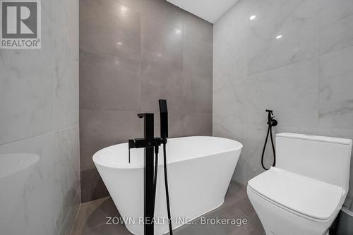5253 Bushelgrove Circle, Mississauga, ON - Indoor Photo Showing Bathroom