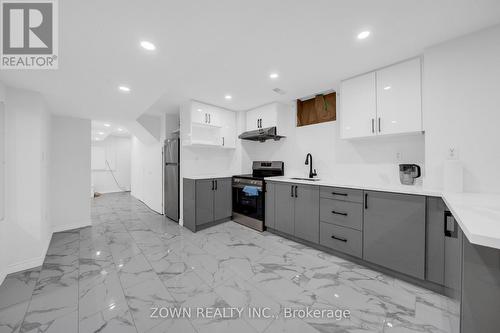 5253 Bushelgrove Circle, Mississauga, ON - Indoor Photo Showing Kitchen