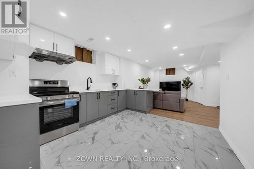 5253 Bushelgrove Circle, Mississauga, ON - Indoor Photo Showing Kitchen
