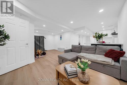 5253 Bushelgrove Circle, Mississauga, ON - Indoor Photo Showing Living Room