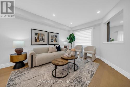 5253 Bushelgrove Circle, Mississauga, ON - Indoor Photo Showing Living Room