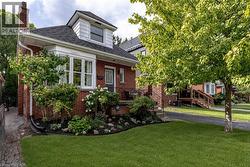 23 KIPLING Road Hamilton, ON L8S 3X2