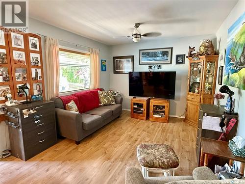 315 3Rd Avenue W, Debden, SK - Indoor Photo Showing Living Room