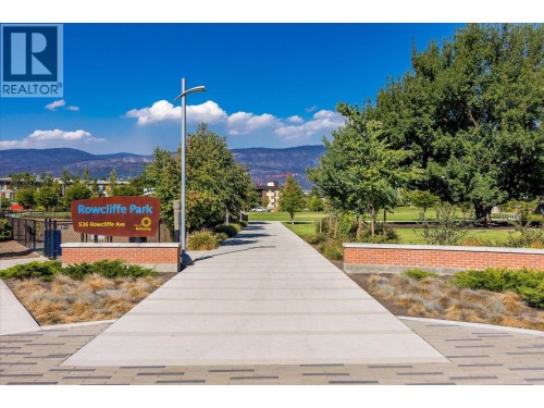 Functional design with high ceilings! - 1775 Chapman Place Unit# Ph06, Kelowna, BC 