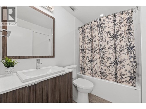 Secondary bathroom - 1775 Chapman Place Unit# Ph06, Kelowna, BC 