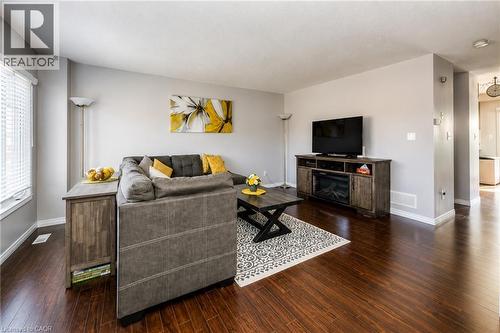 Hardwood flooring throughout, light gray wall paint, and white trim - 750 Lawrence Street Unit# 86, Cambridge, ON - Indoor Photo Showing Living Room