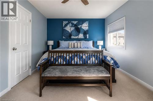 Carpeted bedroom with a single window, white trim, and a ceiling fan - 750 Lawrence Street Unit# 86, Cambridge, ON - Indoor Photo Showing Bedroom