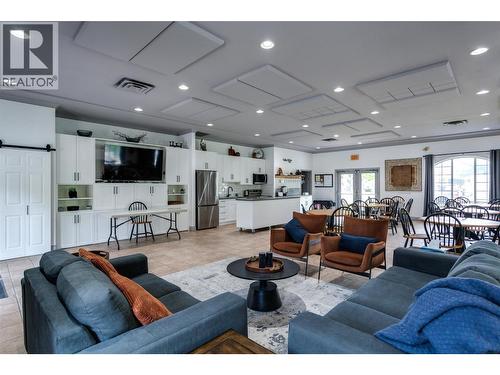 1962 Enterprise Way Unit# 401, Kelowna, BC - Indoor Photo Showing Living Room