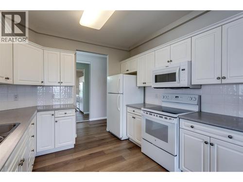 1962 Enterprise Way Unit# 401, Kelowna, BC - Indoor Photo Showing Kitchen