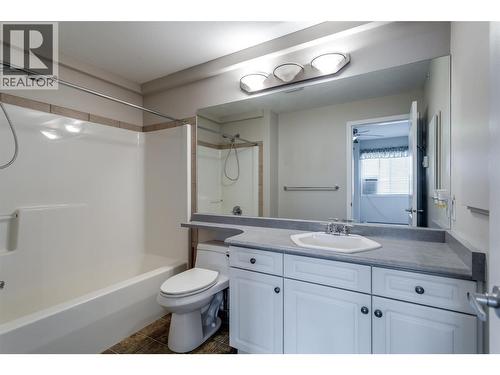 1962 Enterprise Way Unit# 401, Kelowna, BC - Indoor Photo Showing Bathroom
