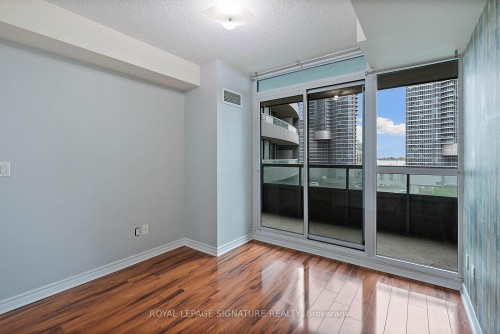 801-19 Grand Trunk Crescent, Toronto, ON - Indoor Photo Showing Other Room