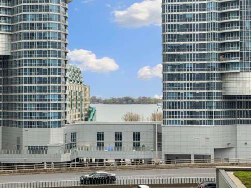 801-19 Grand Trunk Crescent, Toronto, ON - 