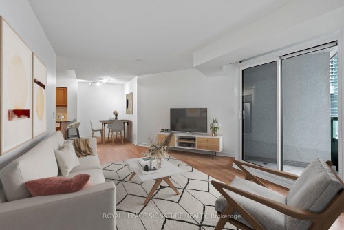 801-19 Grand Trunk Crescent, Toronto, ON - Indoor Photo Showing Living Room