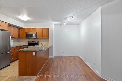 801-19 Grand Trunk Crescent, Toronto, ON - Indoor Photo Showing Kitchen