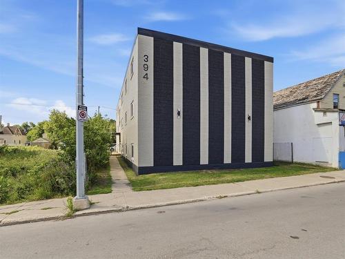 9 394 Talbot Avenue , Winnipeg, Manitoba R2L 0P9 1