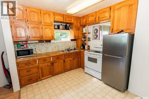 315 Atlantic Avenue, Kerrobert, SK - Indoor Photo Showing Kitchen With Double Sink