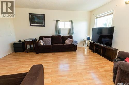315 Atlantic Avenue, Kerrobert, SK - Indoor Photo Showing Living Room