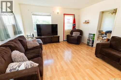 315 Atlantic Avenue, Kerrobert, SK - Indoor Photo Showing Living Room