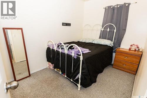 315 Atlantic Avenue, Kerrobert, SK - Indoor Photo Showing Bedroom
