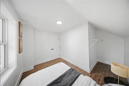 324 Yale Ave, Winnipeg, MB - Indoor Photo Showing Bedroom