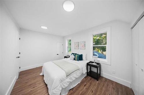 324 Yale Ave, Winnipeg, MB - Indoor Photo Showing Bedroom