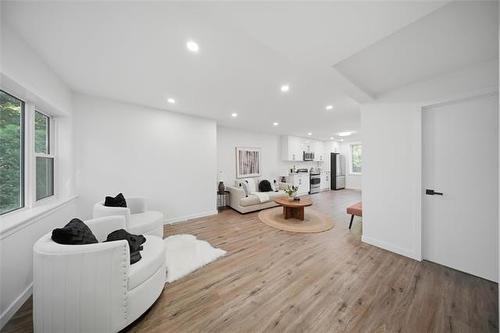 324 Yale Ave, Winnipeg, MB - Indoor