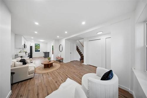 324 Yale Ave, Winnipeg, MB - Indoor
