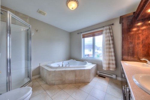 Salle de bains - 6565 Rue Corelli, Brossard, QC - Indoor Photo Showing Bathroom