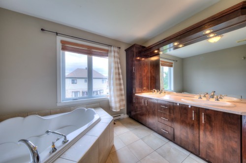 Salle de bains - 6565 Rue Corelli, Brossard, QC - Indoor Photo Showing Bathroom