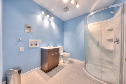 Salle de bains - 6565 Rue Corelli, Brossard, QC - Indoor Photo Showing Bathroom