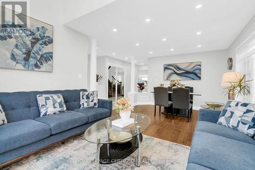 729 Turrell Crescent, Milton, ON - Indoor Photo Showing Living Room