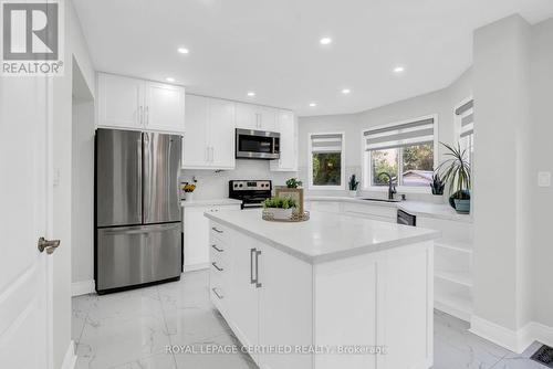 729 Turrell Crescent, Milton, ON - Indoor Photo Showing Kitchen