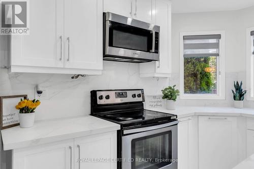 729 Turrell Crescent, Milton, ON - Indoor Photo Showing Kitchen