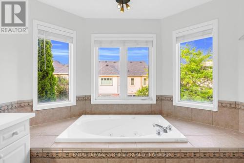 729 Turrell Crescent, Milton, ON - Indoor Photo Showing Bathroom