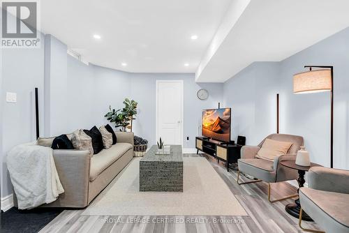729 Turrell Crescent, Milton, ON - Indoor Photo Showing Living Room