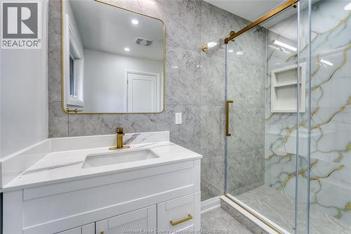 2350 Docherty Drive, Tecumseh, ON - Indoor Photo Showing Bathroom