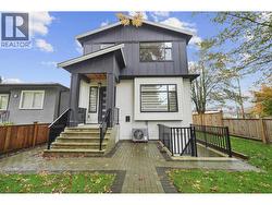 2995 E 17TH AVENUE Vancouver, BC V5M 2N4