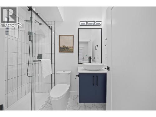 2995 E 17Th Avenue, Vancouver, BC - Indoor Photo Showing Bathroom