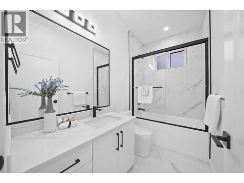 2995 E 17Th Avenue, Vancouver, BC - Indoor Photo Showing Bathroom