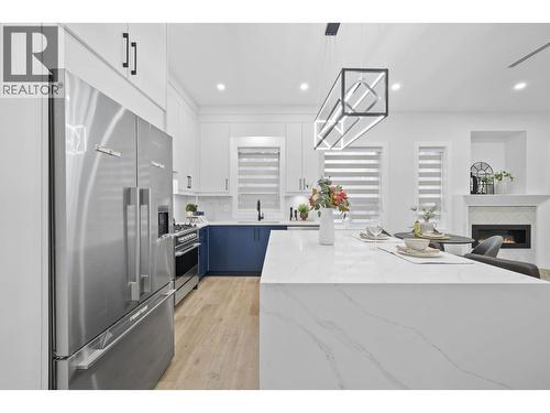 2995 E 17Th Avenue, Vancouver, BC - Indoor Photo Showing Kitchen With Upgraded Kitchen