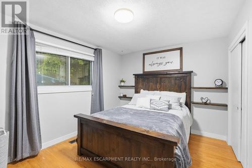 10 Taylor Crescent, Hamilton, ON - Indoor Photo Showing Bedroom