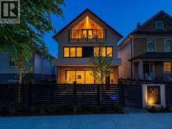 1 58 E 40TH AVENUE  Vancouver, BC V5W 1L4