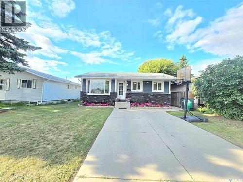 442 Douglas Crescent, Saskatoon, SK - Outdoor With Facade