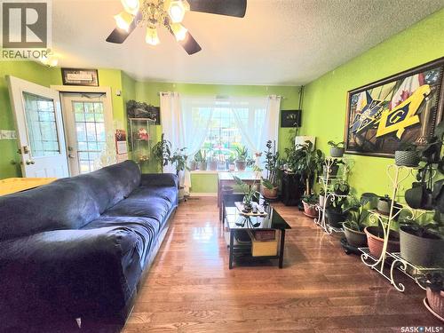 442 Douglas Crescent, Saskatoon, SK - Indoor Photo Showing Living Room