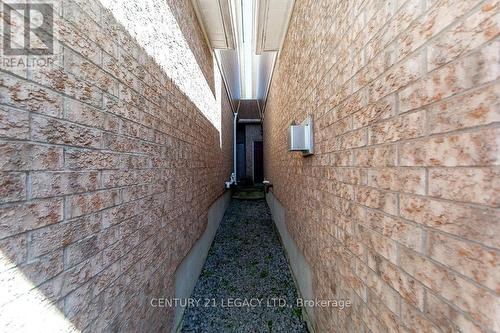 44 Tincomb Crescent, Whitby, ON 
