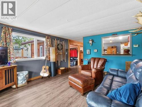 161 Rainbow Road, Whitehorse, YT - Indoor Photo Showing Living Room