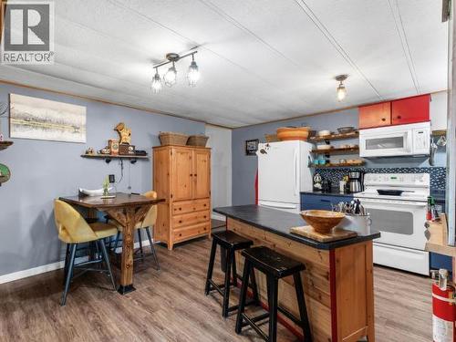 161 Rainbow Road, Whitehorse, YT - Indoor Photo Showing Kitchen
